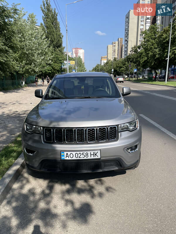 Внедорожник / Кроссовер Jeep Grand Cherokee 2017 в Киеве