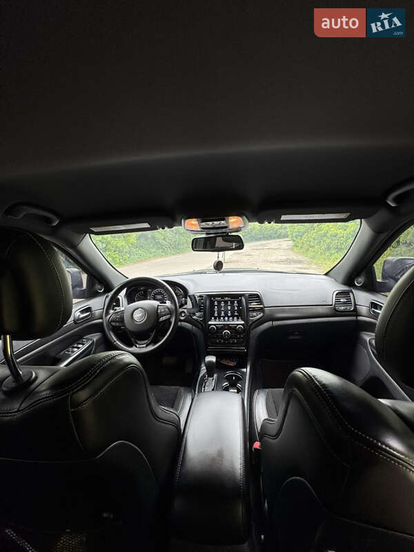 Внедорожник / Кроссовер Jeep Grand Cherokee 2016 в Киеве