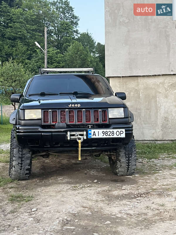 Внедорожник / Кроссовер Jeep Grand Cherokee 1995 в Черной Тисе