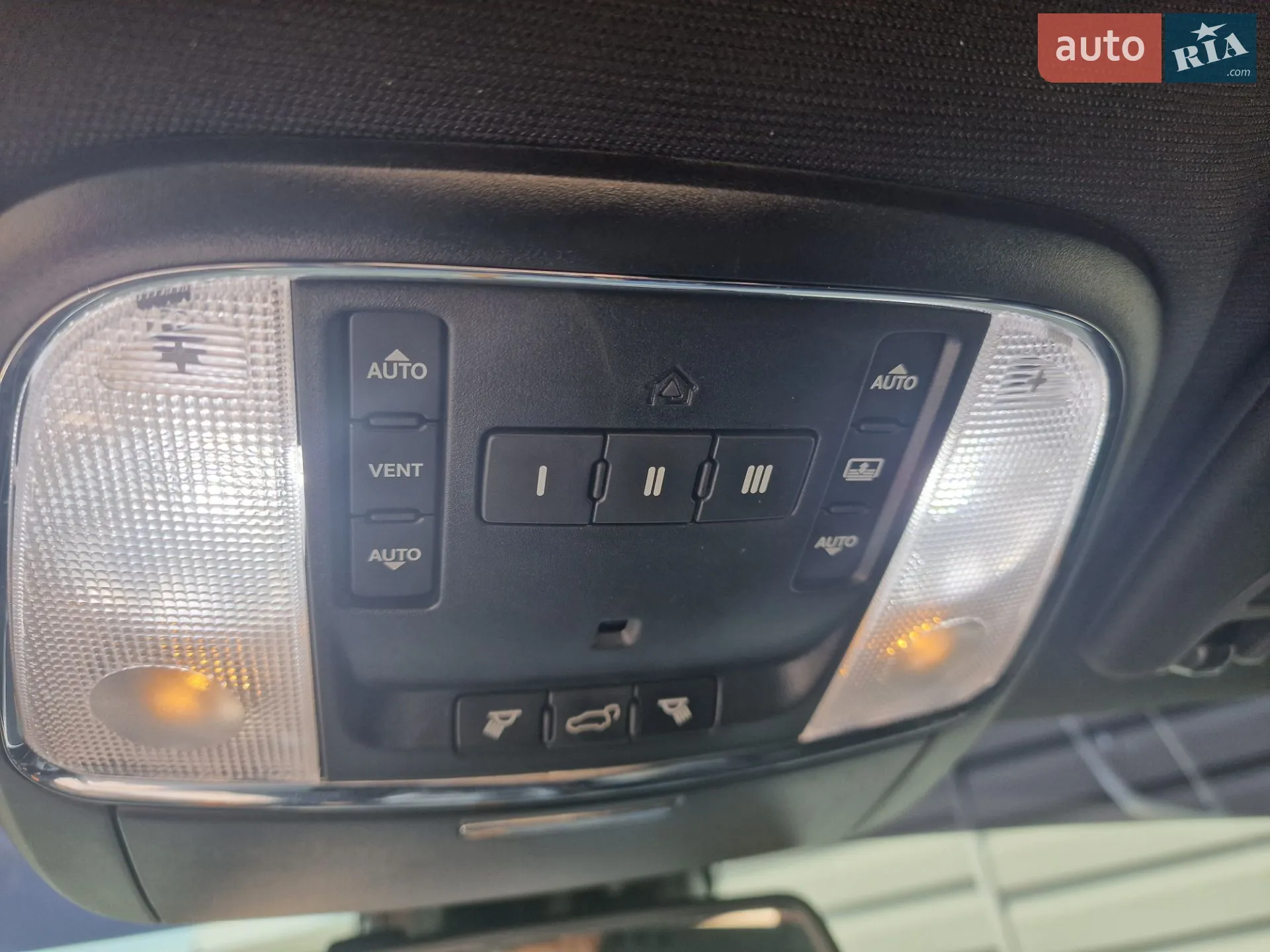 2015 Jeep Grand Cherokee - мініатюра 31