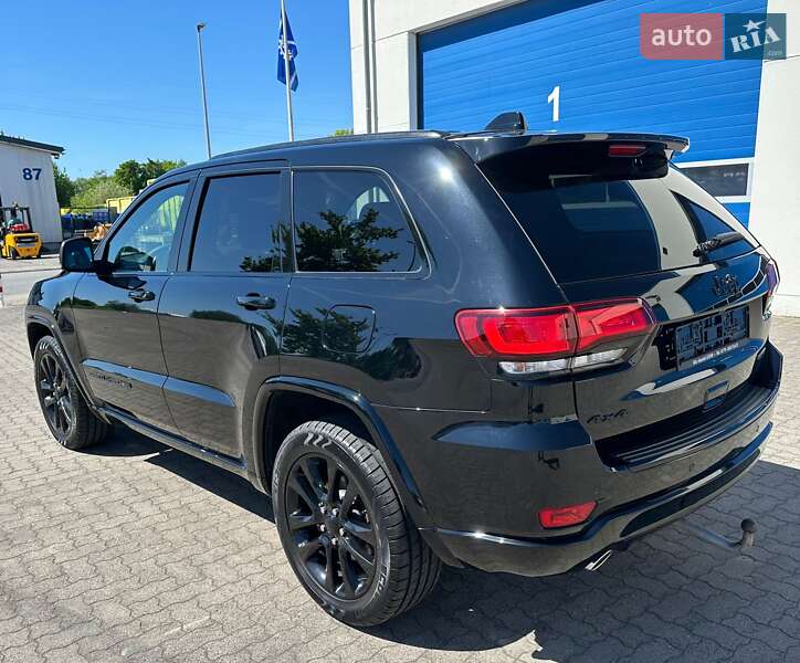 Внедорожник / Кроссовер Jeep Grand Cherokee 2017 в Киеве