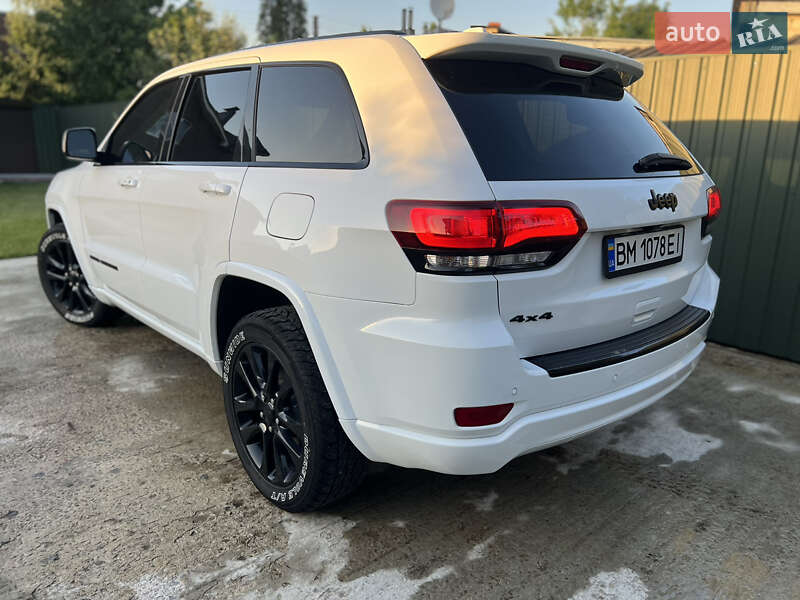 Внедорожник / Кроссовер Jeep Grand Cherokee 2017 в Сумах