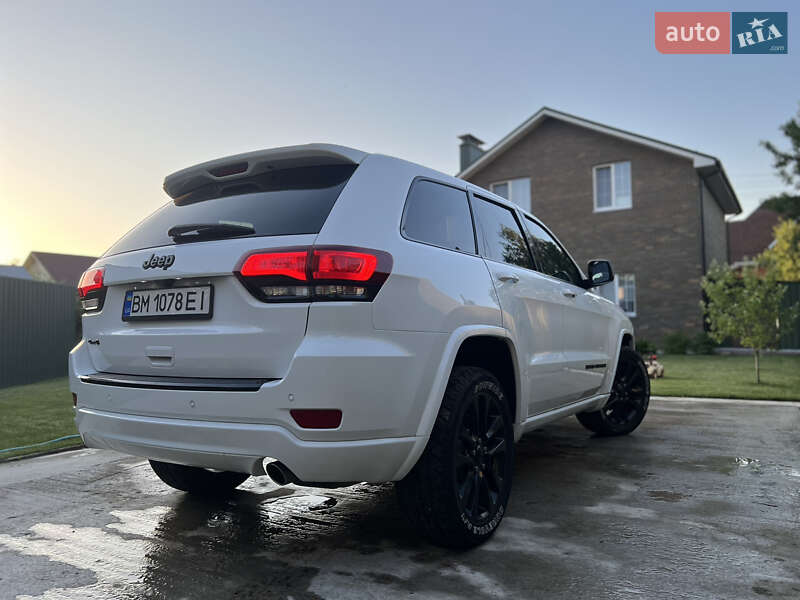 Внедорожник / Кроссовер Jeep Grand Cherokee 2017 в Сумах