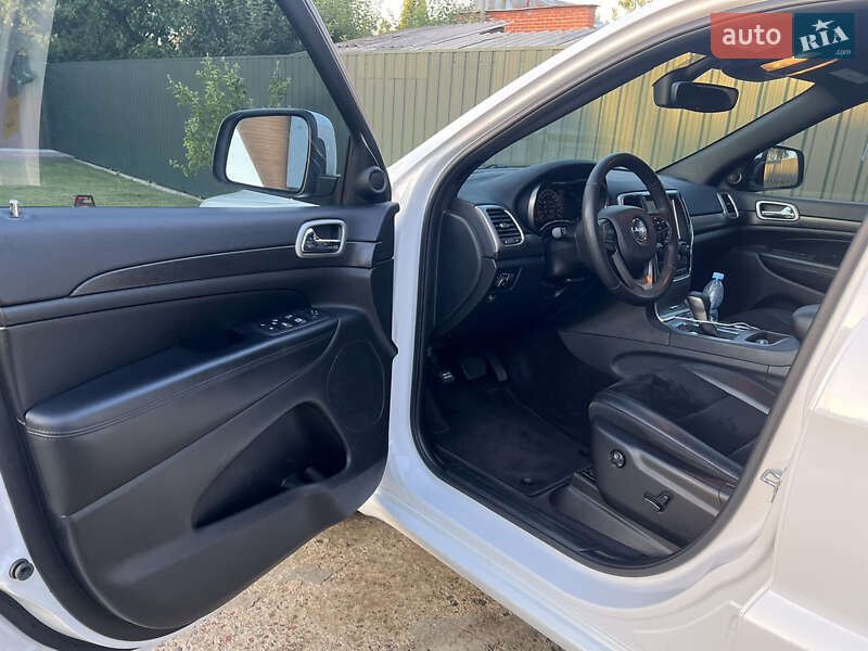 Внедорожник / Кроссовер Jeep Grand Cherokee 2017 в Сумах