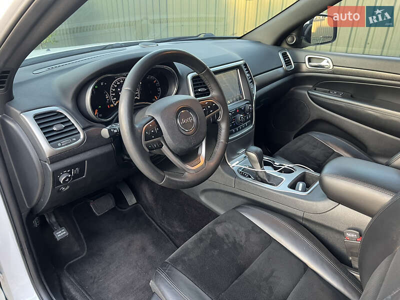 Внедорожник / Кроссовер Jeep Grand Cherokee 2017 в Сумах