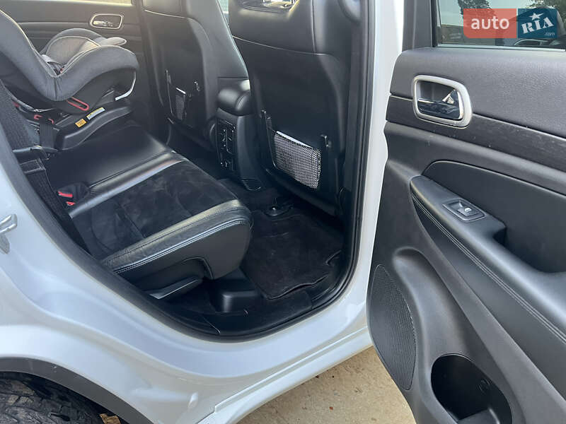 Внедорожник / Кроссовер Jeep Grand Cherokee 2017 в Сумах