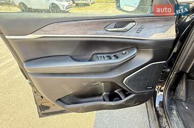 Позашляховик / Кросовер Jeep Grand Cherokee 2022 в 