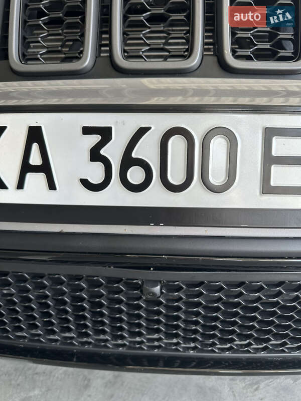 Внедорожник / Кроссовер Jeep Grand Cherokee 2018 в Киеве фото 19 Внедорожник / Кроссовер Jeep Grand Cherokee 2018 в Киеве