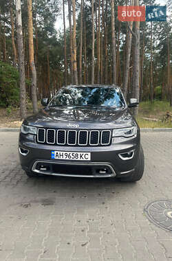 Внедорожник / Кроссовер Jeep Grand Cherokee 2017 в Киеве