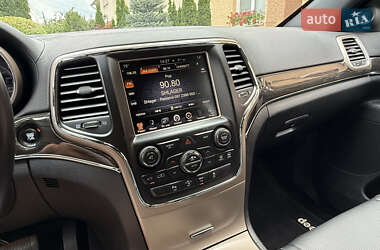 Внедорожник / Кроссовер Jeep Grand Cherokee 2015 в 