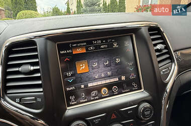 Внедорожник / Кроссовер Jeep Grand Cherokee 2015 в 