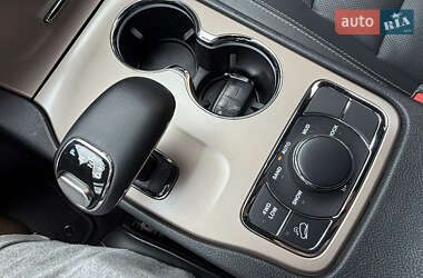Внедорожник / Кроссовер Jeep Grand Cherokee 2015 в 