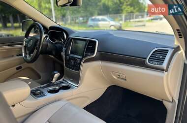 Внедорожник / Кроссовер Jeep Grand Cherokee 2016 в 