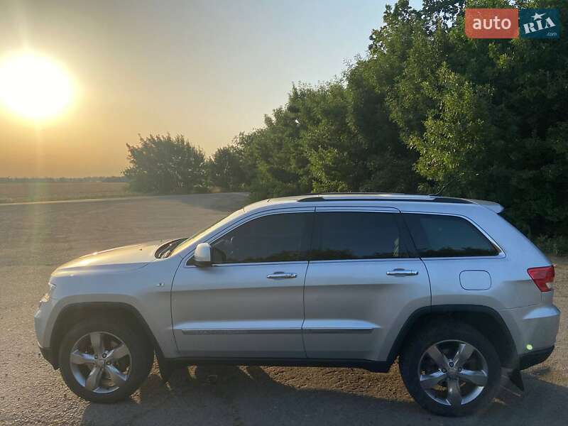 Внедорожник / Кроссовер Jeep Grand Cherokee 2011 в Первомайске