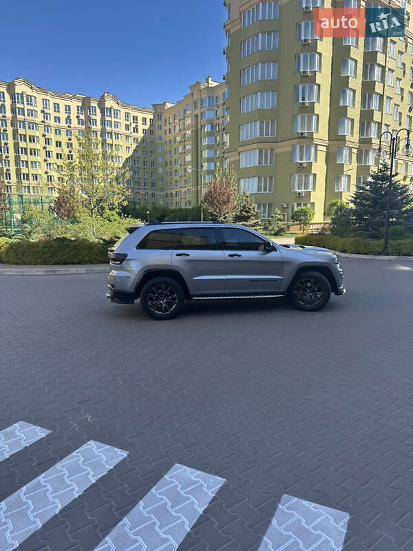 Внедорожник / Кроссовер Jeep Grand Cherokee 2015 в Киеве