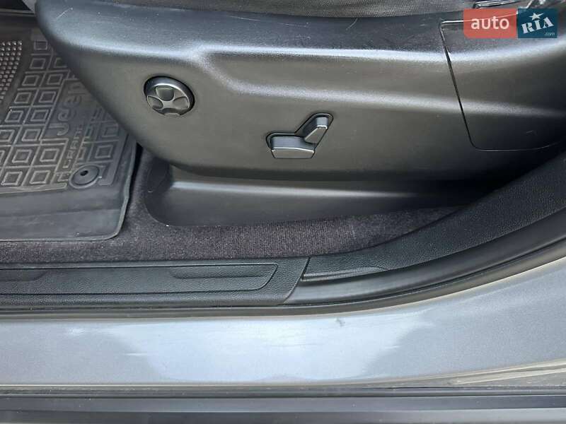 Внедорожник / Кроссовер Jeep Grand Cherokee 2017 в Львове