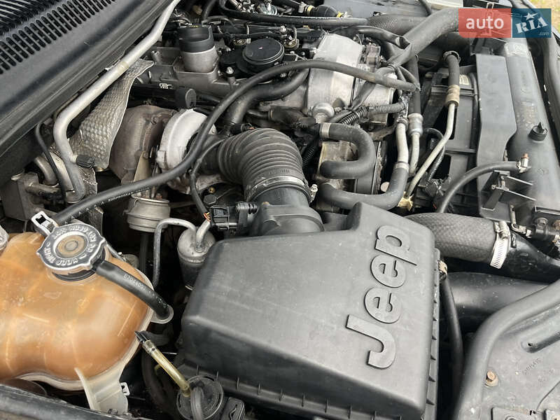 Внедорожник / Кроссовер Jeep Grand Cherokee 2004 в Каменец-Подольском