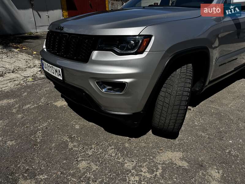 Внедорожник / Кроссовер Jeep Grand Cherokee 2015 в Киеве