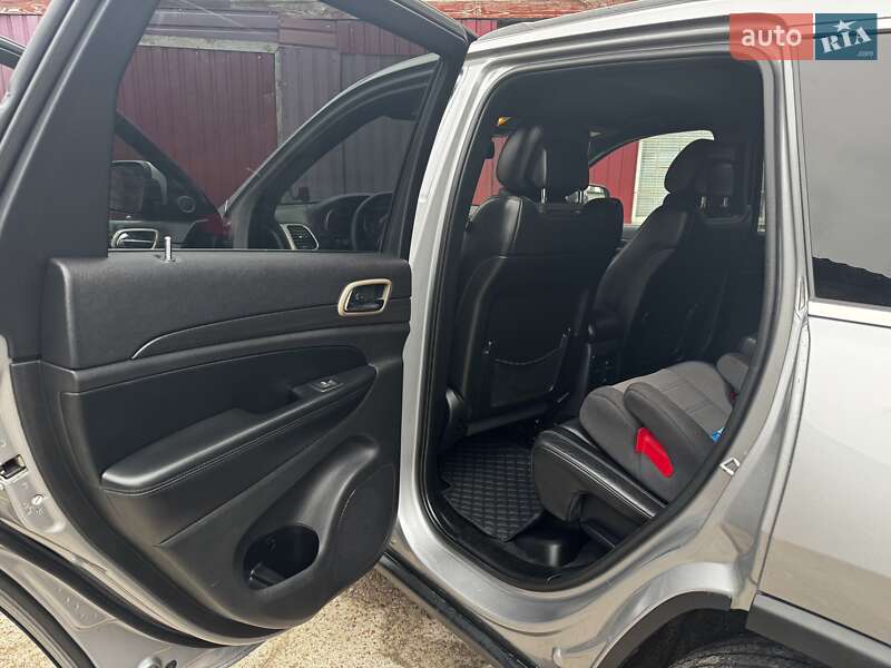 Внедорожник / Кроссовер Jeep Grand Cherokee 2015 в Киеве