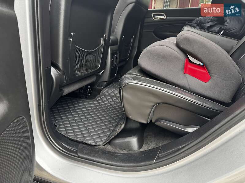 Внедорожник / Кроссовер Jeep Grand Cherokee 2015 в Киеве