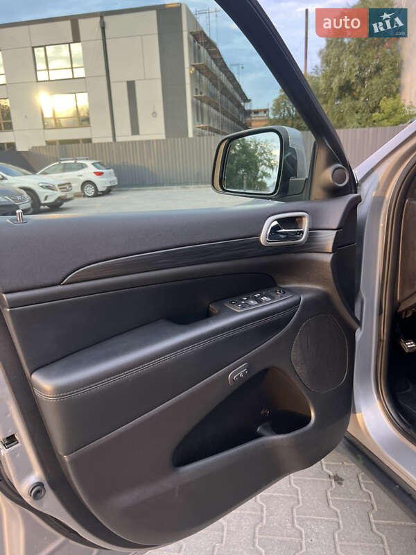 Внедорожник / Кроссовер Jeep Grand Cherokee 2019 в Киеве фото 22 Внедорожник / Кроссовер Jeep Grand Cherokee 2019 в Киеве