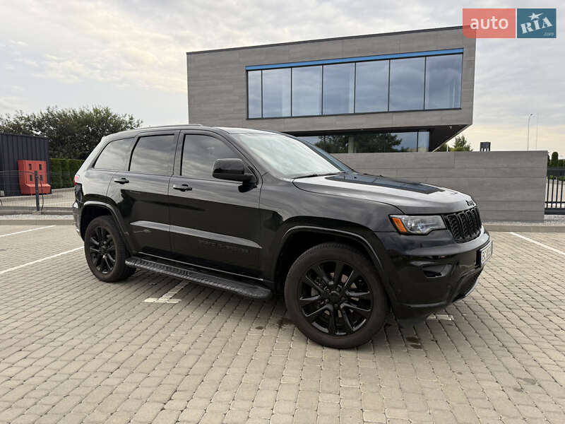 Внедорожник / Кроссовер Jeep Grand Cherokee 2017 в Львове