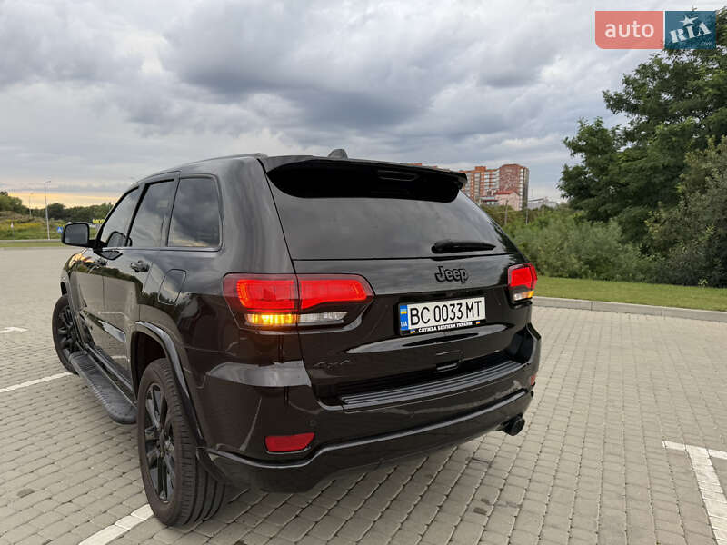 Внедорожник / Кроссовер Jeep Grand Cherokee 2017 в Львове