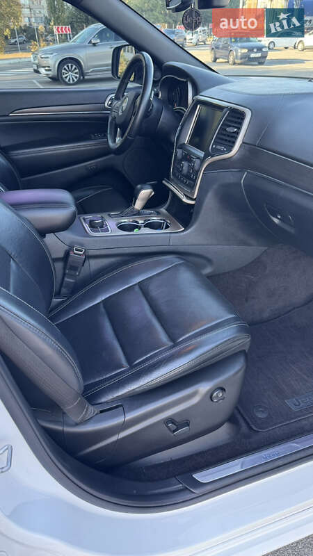Внедорожник / Кроссовер Jeep Grand Cherokee 2016 в Киеве