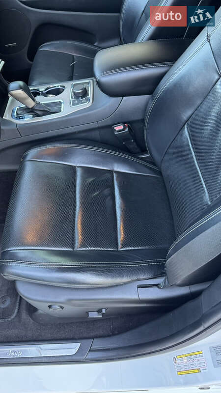 Внедорожник / Кроссовер Jeep Grand Cherokee 2016 в Киеве