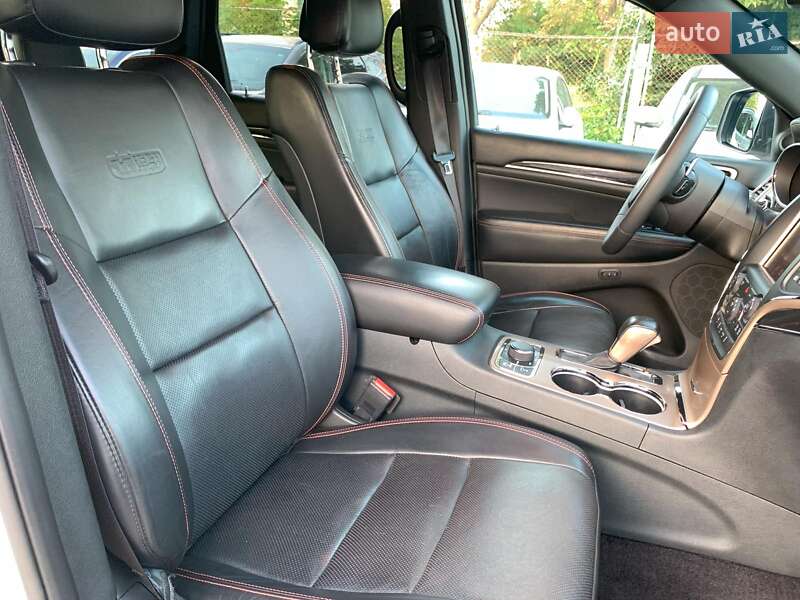 Внедорожник / Кроссовер Jeep Grand Cherokee 2016 в Виннице