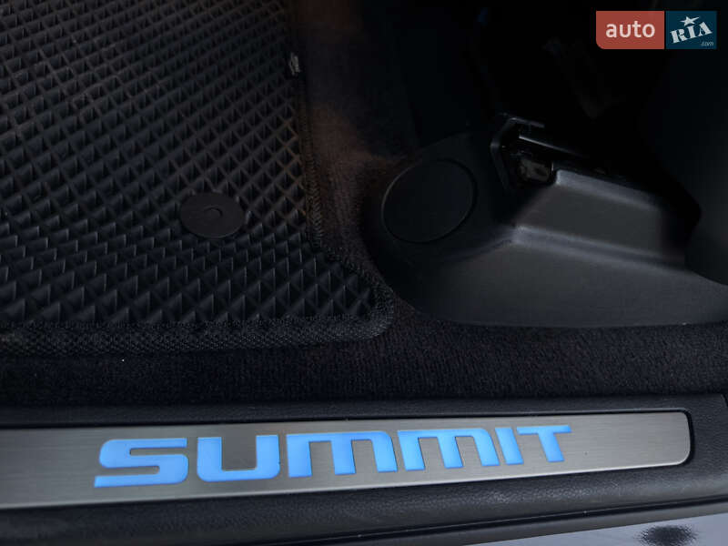 Внедорожник / Кроссовер Jeep Grand Cherokee 2016 в Киеве