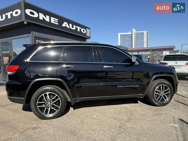Внедорожник / Кроссовер Jeep Grand Cherokee 2017 в Киеве