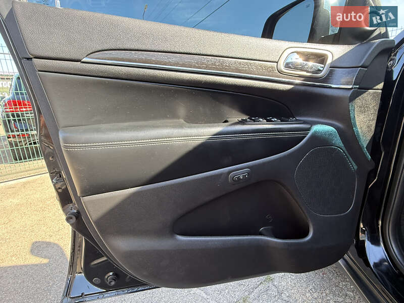 Внедорожник / Кроссовер Jeep Grand Cherokee 2017 в Киеве