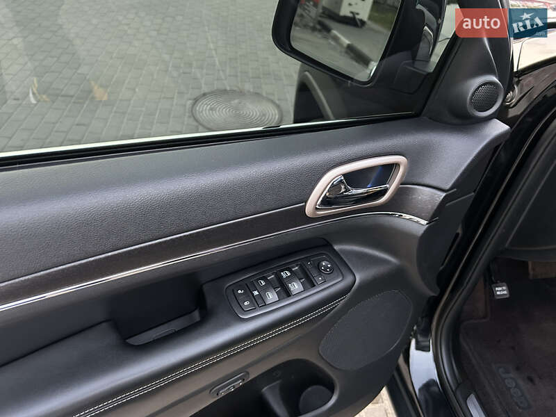 Позашляховик / Кросовер Jeep Grand Cherokee 2016 в Києві