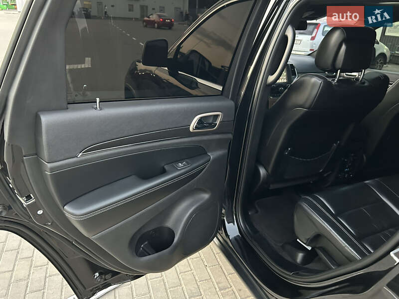 Позашляховик / Кросовер Jeep Grand Cherokee 2016 в Києві