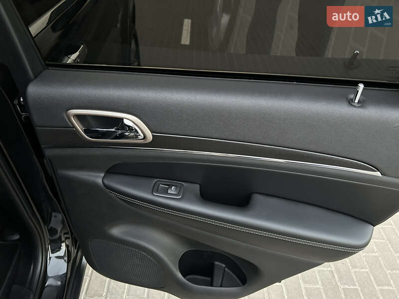 Позашляховик / Кросовер Jeep Grand Cherokee 2016 в Києві
