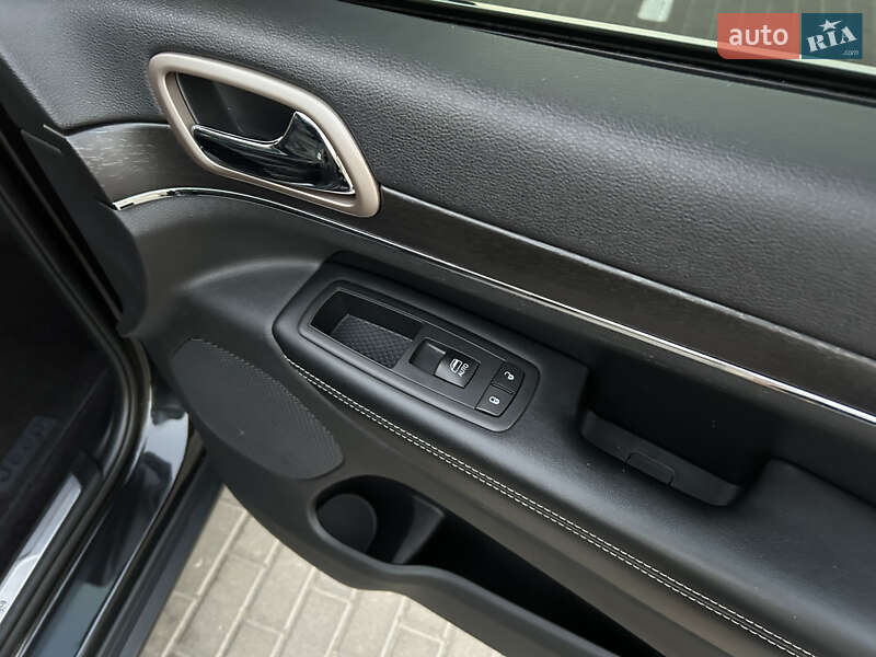 Позашляховик / Кросовер Jeep Grand Cherokee 2016 в Києві