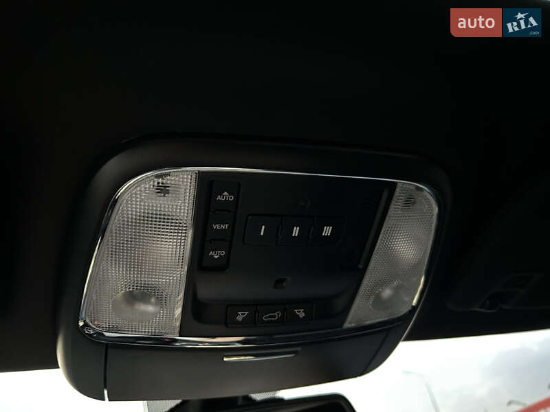 Позашляховик / Кросовер Jeep Grand Cherokee 2016 в Києві