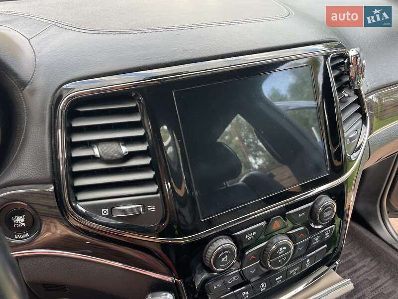 Внедорожник / Кроссовер Jeep Grand Cherokee 2016 в Киеве