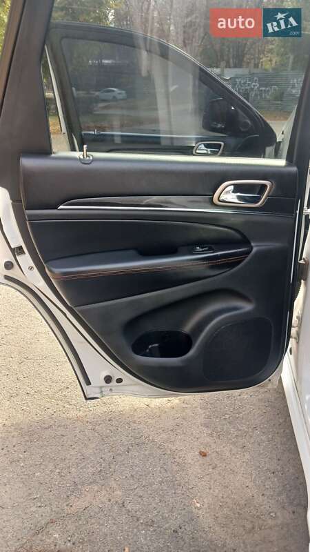 Внедорожник / Кроссовер Jeep Grand Cherokee 2015 в Полтаве
