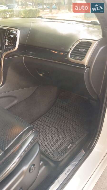 Внедорожник / Кроссовер Jeep Grand Cherokee 2015 в Полтаве