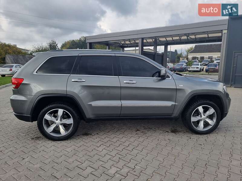 Внедорожник / Кроссовер Jeep Grand Cherokee 2011 в Шумске