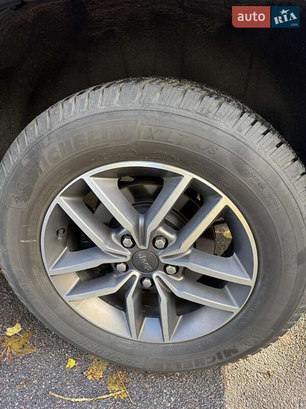 Внедорожник / Кроссовер Jeep Grand Cherokee 2020 в Киеве