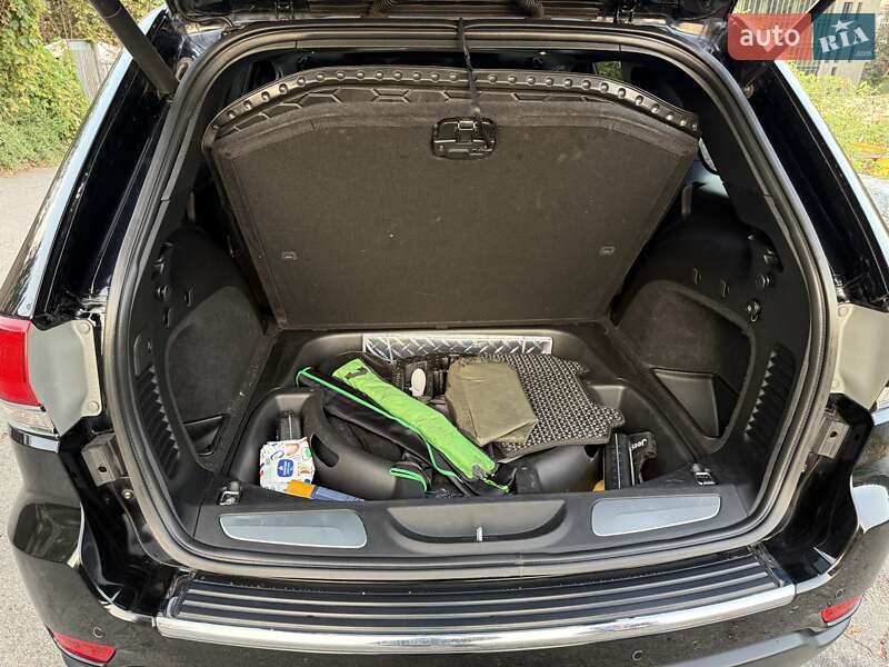 Внедорожник / Кроссовер Jeep Grand Cherokee 2017 в Киеве