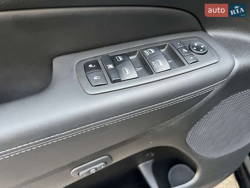 Внедорожник / Кроссовер Jeep Grand Cherokee 2021 в Киеве фото 14 Внедорожник / Кроссовер Jeep Grand Cherokee 2021 в Киеве