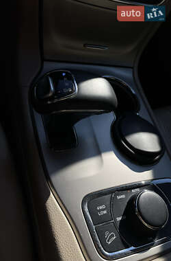 Внедорожник / Кроссовер Jeep Grand Cherokee 2015 в 