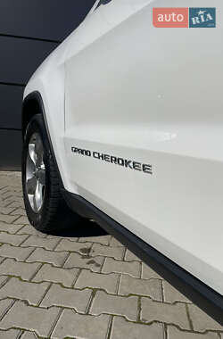 Внедорожник / Кроссовер Jeep Grand Cherokee 2015 в 