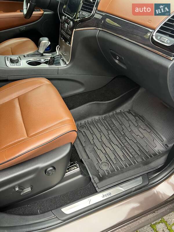 Внедорожник / Кроссовер Jeep Grand Cherokee 2021 в Киеве