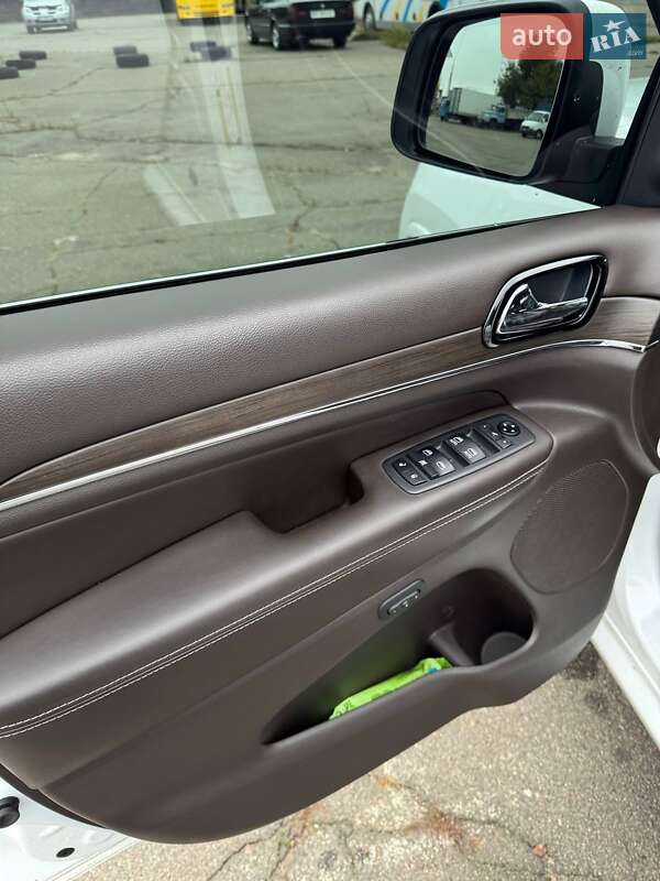 Внедорожник / Кроссовер Jeep Grand Cherokee 2019 в Киеве фото 20 Внедорожник / Кроссовер Jeep Grand Cherokee 2019 в Киеве