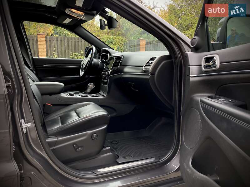 Внедорожник / Кроссовер Jeep Grand Cherokee 2019 в Киеве фото 13 Внедорожник / Кроссовер Jeep Grand Cherokee 2019 в Киеве